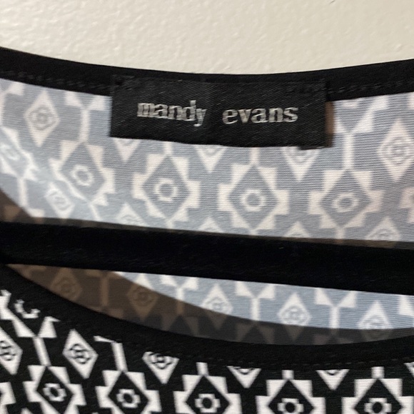 Patterned blouse with attached tie - Picture 2 of 3